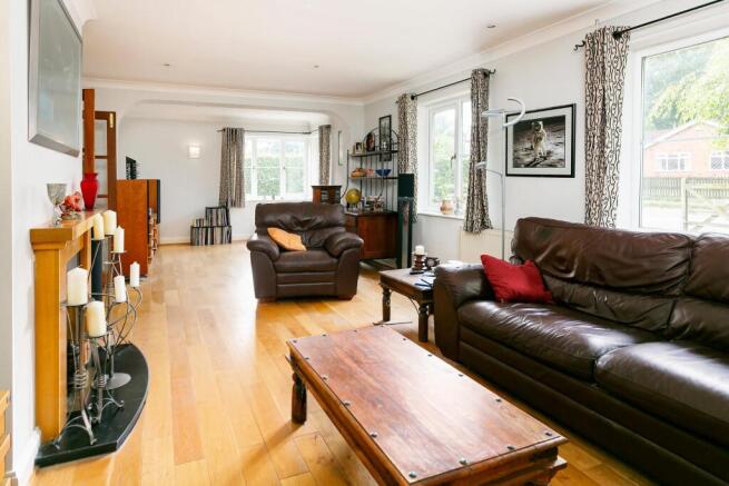 4 bed Detached Bungalow for sale Image 8