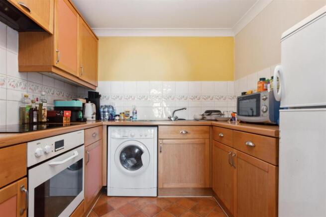 Flat 2 138 Kingston Road, South Wimbledon kitchen.