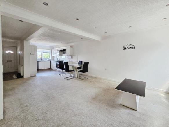 3 bed Semi-Detached for sale Image 4