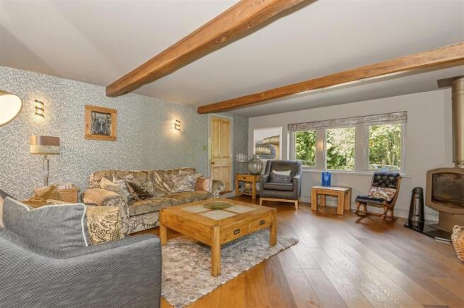 5 bed Detached for sale Image 9