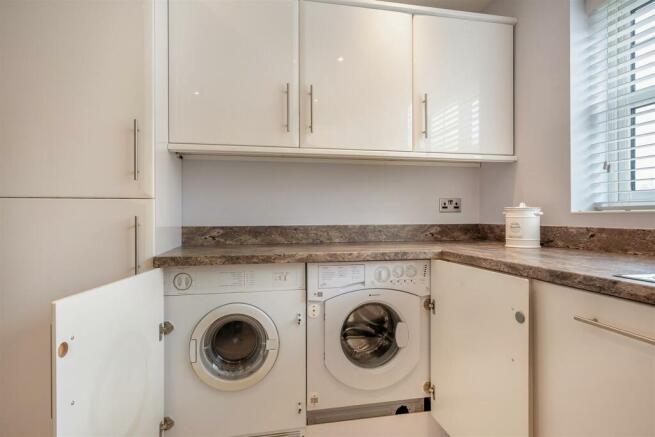 8587310-interior29.jpg