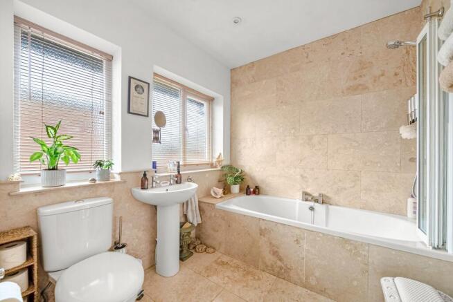 4 bed House for sale Image 7