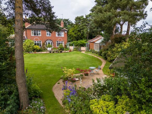 4 bed Detached for sale Image 4
