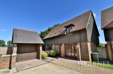 Lake Farm Close, Ferndown, BH22