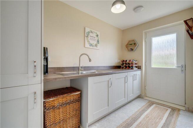 4 bed Detached for sale Image 6