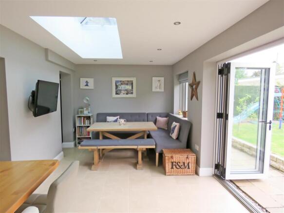 Dining Area B.JPG