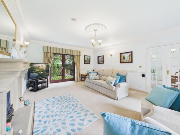 4 bed Detached for sale Image 8