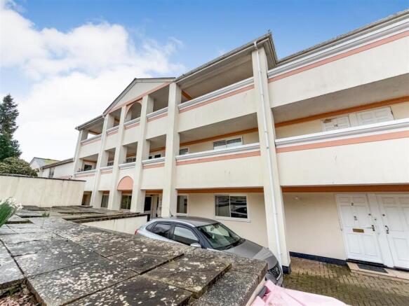 Freehold & Flat 3 Dawes Court, Fisher Street, Paig