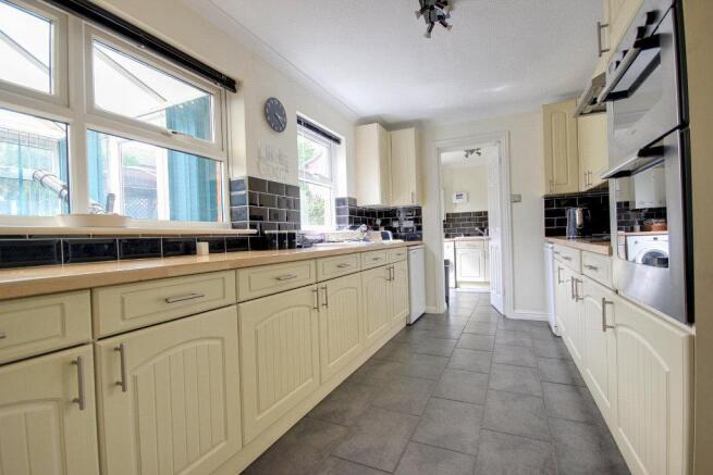 4 bed Detached for sale Image 5