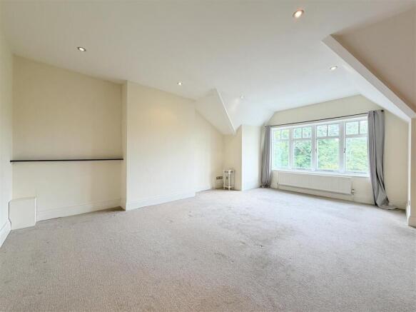 2 bed Apartment for sale Image 12