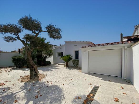 Luxury villa in Empuriabrava