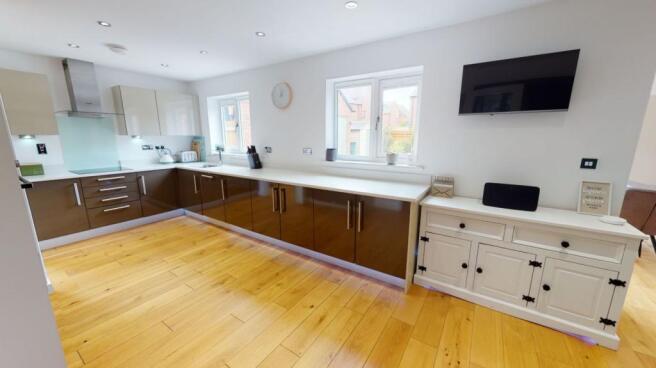 KITCHEN/DINING ROOM