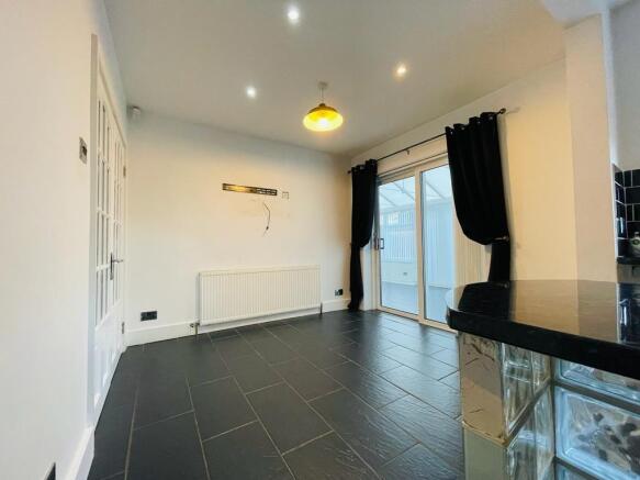 4 bed Detached to rent Image 4