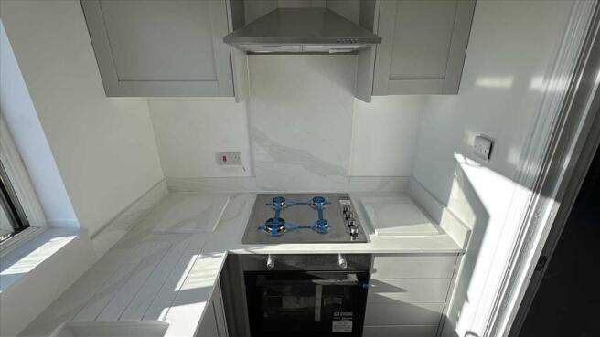 Whitelands Way, London, Romford photo 3
