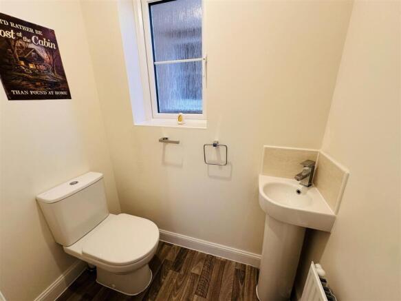 4 bed Detached for sale Image 10