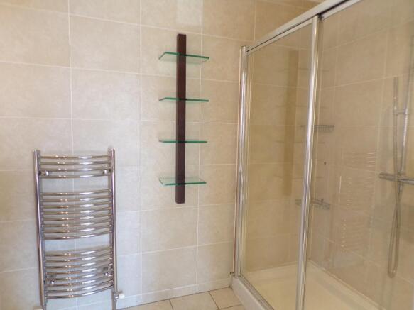 5 bed Detached for sale Image 11