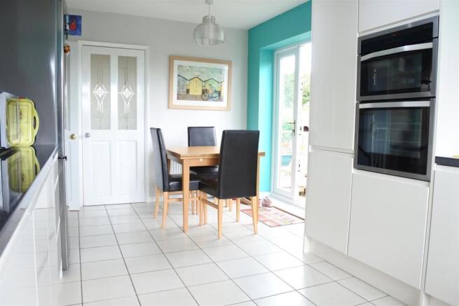 BREAKFAST KITCHEN