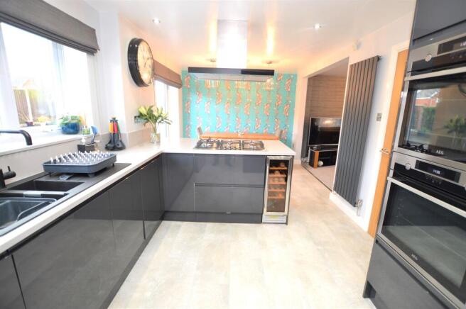 open plan kitchen/diner
