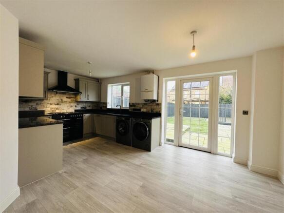3 bed Semi-Detached for sale Image 5