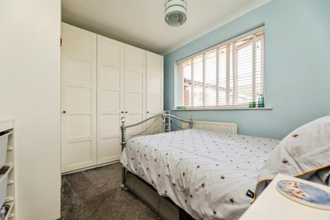 4 bed Detached for sale Image 8