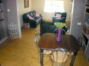 Lounge/dining area