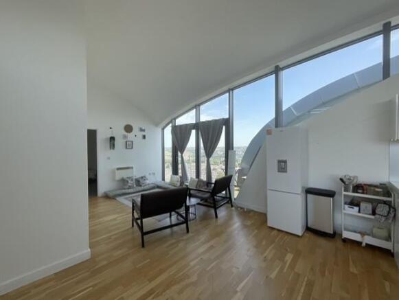 OPEN PLAN LOUNGE / KITCHEN
