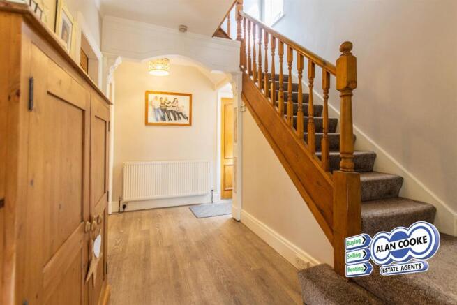5 bed Detached for sale Image 5