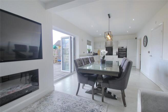 4 bed Detached for sale Image 11
