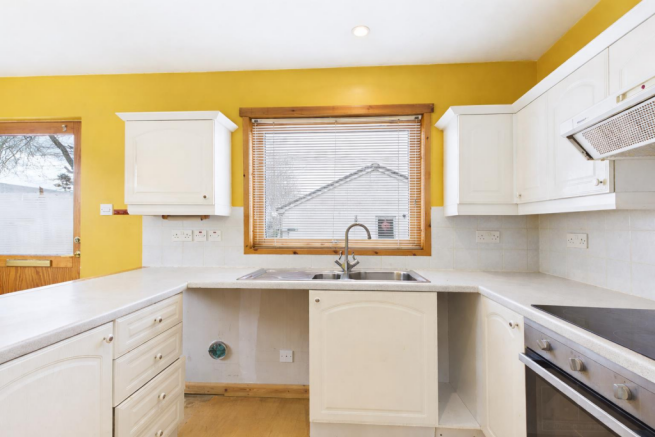 Kitchen & Dining Area