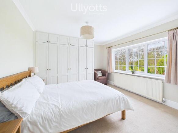 5 bed Detached for sale Image 12