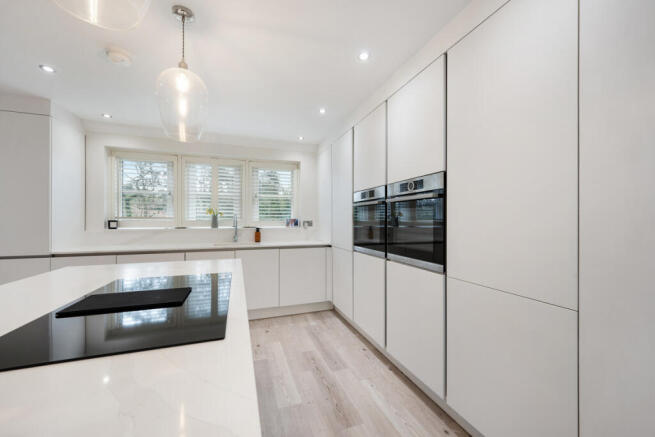 4 bed Detached for sale Image 5