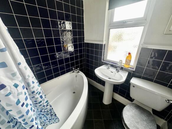 3 bed Terraced to rent Image 9