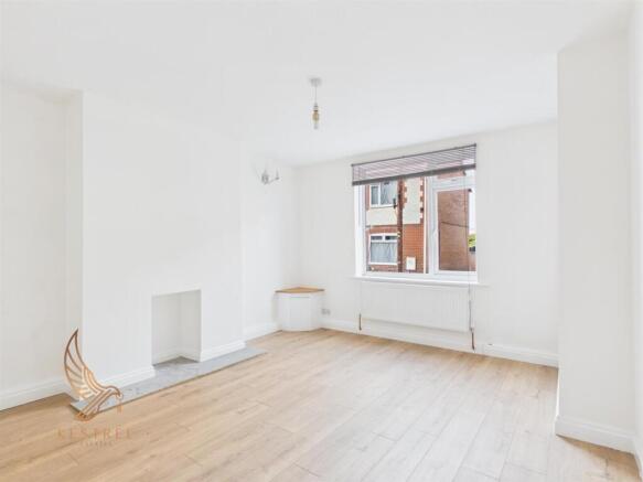 2 bed Flat for sale Image 5