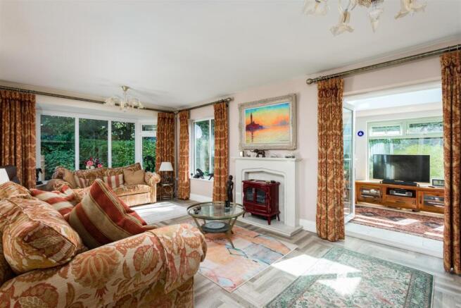 4 bed Detached for sale Image 10