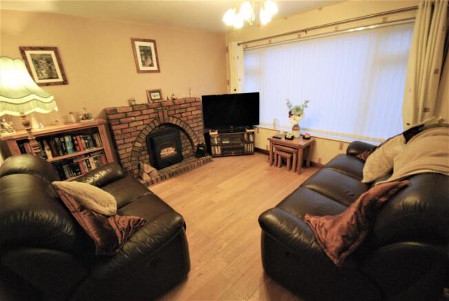 LOUNGE: