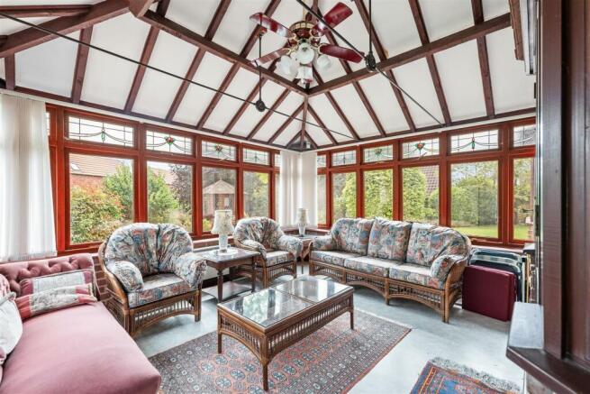 CONSERVATORY/GARDEN ROOM