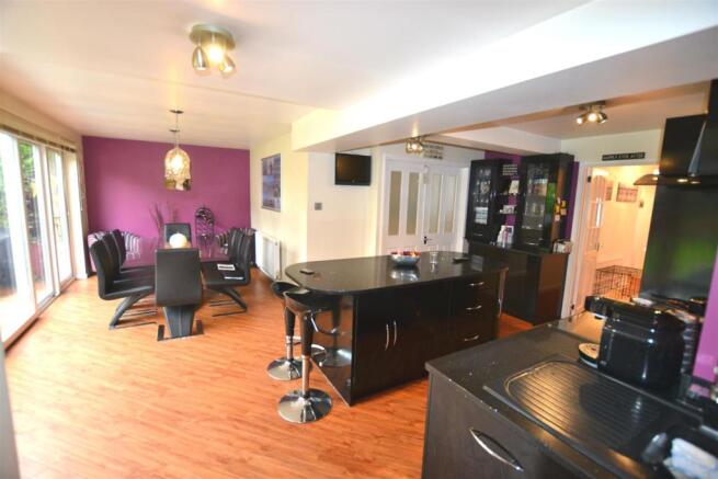 KITCHEN/ DINING ROOM