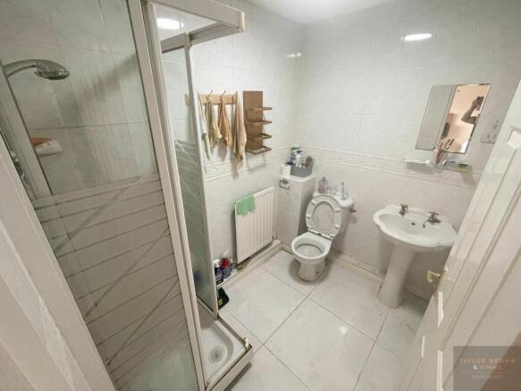 en suite bedroom 4.jpeg