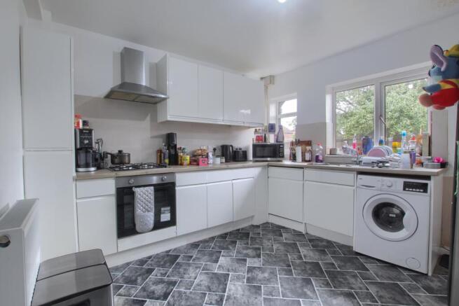 3 bed Semi-Detached for sale Image 4