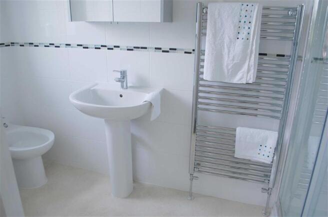 EN SUITE SHOWER ROOM