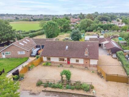 High Street, Burcott, Leighton Buzzard