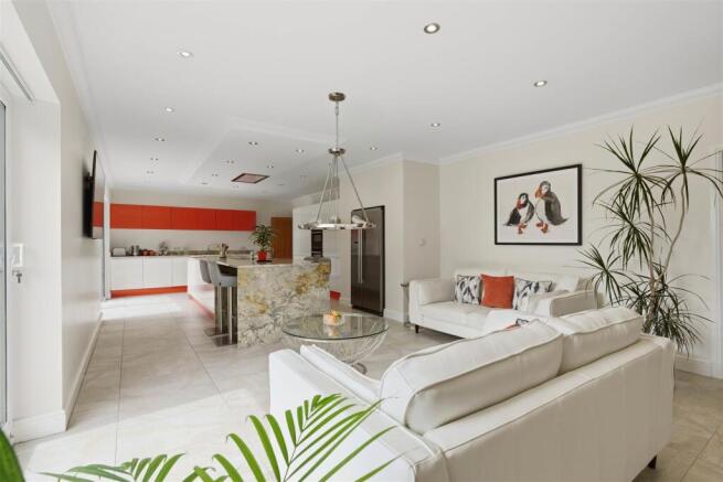 1 Frogmere Close (40 of 63).jpg
