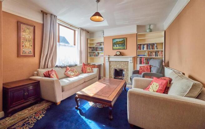 Lounge to front