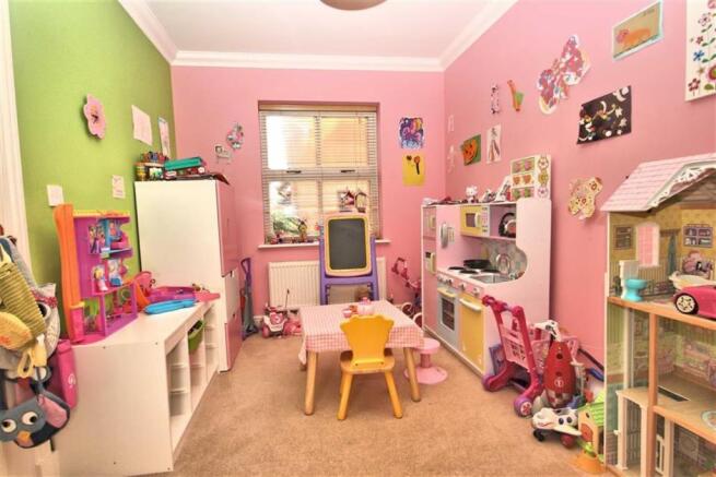 KITCHEN/BREAKFAST RO