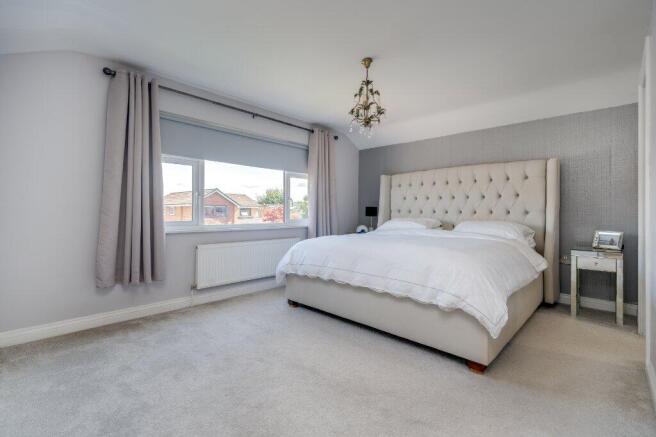 4 bed Detached for sale Image 6