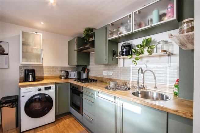 2 bed Flat for sale Image 7