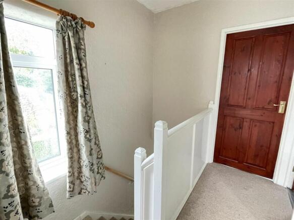 FIRST FLOOR LANDING