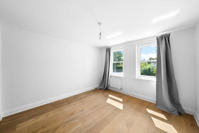 4 bed Semi-Detached for sale Image 8