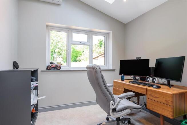 Bedroom 5/study