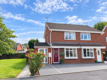 Newton Close, Hartshill, Nuneaton, CV10 0UD